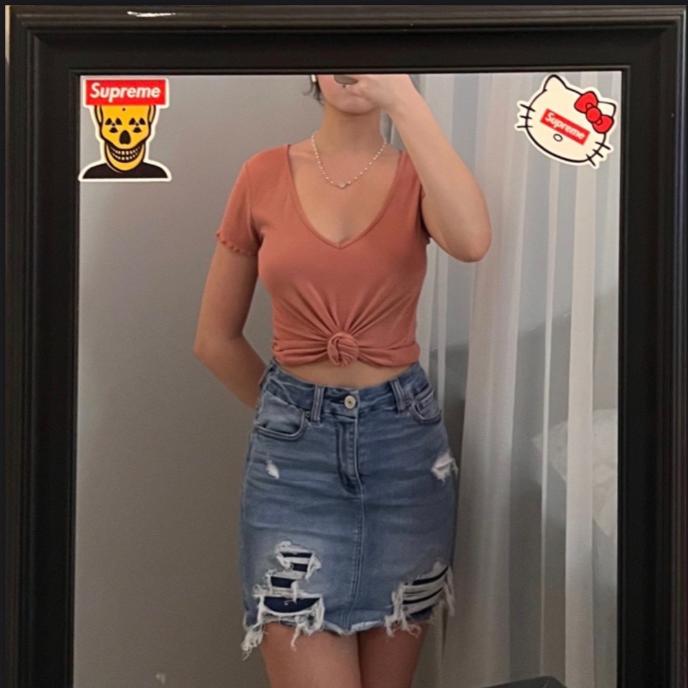 FOREVER 21 LETTUCE-EDGE V-NECK TEE